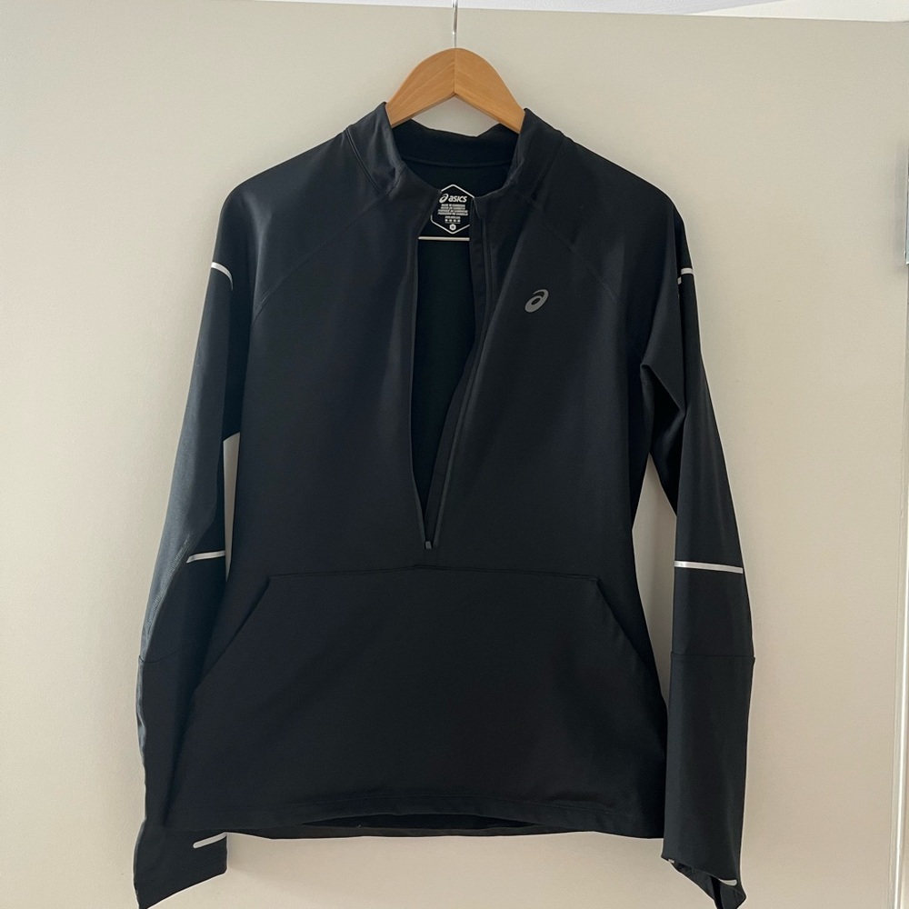 ASICS light pull over for Women in size Medium